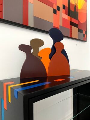 culpture Ensemble en bois peint, silhouettes contemporaines colorées, création artisanale