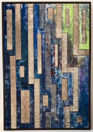 Tableau « Énigme » en bois peint, grand format 75 × 110 cm, composition géométrique en relief aux tons bleus, bruns et verts.