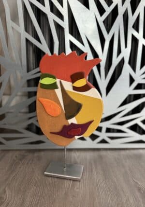 Sculpture contemporaine visage coloré en bois peint réalisée artisanalement dans les Yvelines